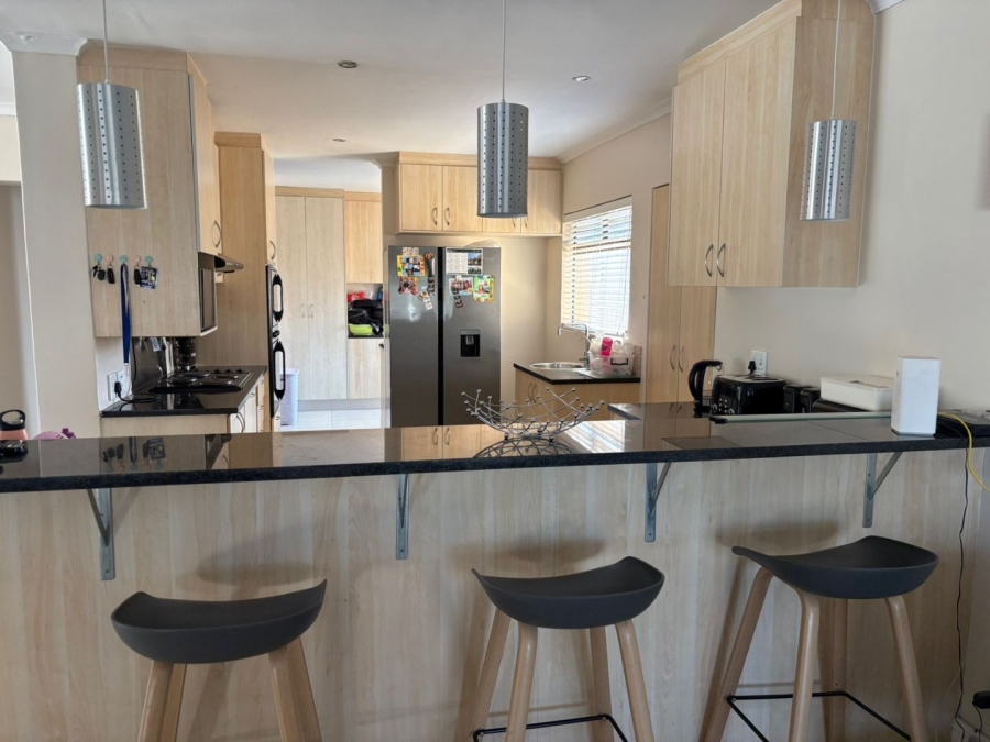 4 Bedroom Property for Sale in Flamingo Vlei Western Cape